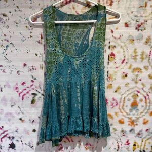 American Rag Cie green and blue tie dye flowy tank top with cutout flower design